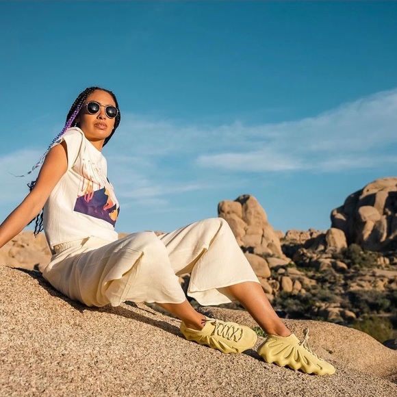 YEEZY 450 - Picture 2 of 7